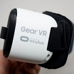 Kính thực tế ảo Samsung Gear VR-R322