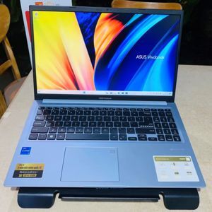 Laptop Asus Vivobook 15 X1502ZA-EJ120W - Intel Core i5-1240P, 8GB RAM, SSD 512GB, Intel Iris Xe Graphics, 15.6 inch