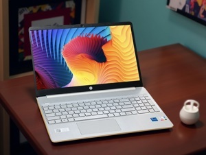 Laptop HP 15s-fq5162TU 7C134PA - Intel Core i5-1235U, 8GB RAM, SSD 512GB, Intel Iris Xe Graphics, 15.6 inch