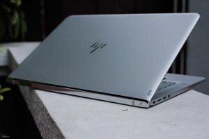 Laptop HP Envy 13-ab010TU Z4Q36PA - Intel Core i5 7200U, RAM 4GB, SSD 128GB, Intel HD Graphics, 13.3 inch