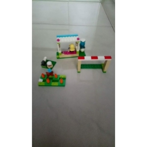 Bộ xếp hình Sân bóng của Stephanie Soccer Practice Lego 41011