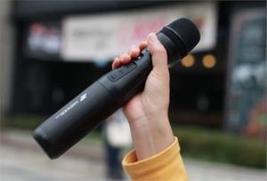 Loa Behringer B210D