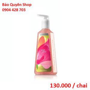 Lotion dưỡng da Bath & Body Works Sweet Pea 236ml