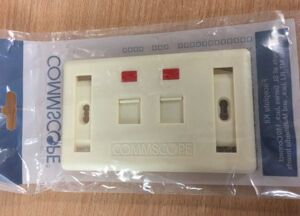 Mặt chữ nhật 2 cổng Commscope Outlet RJ45 Wall Plate White 272368-2