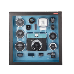 Máy ảnh chụp lấy ngay Lomography Diana Instant Square Deluxe Kit (Adriano)