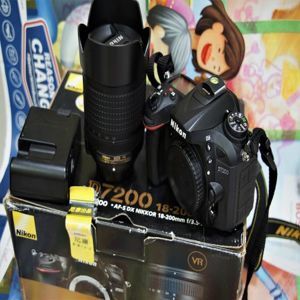 Máy ảnh DSLR Nikon D7200 kit 18-140