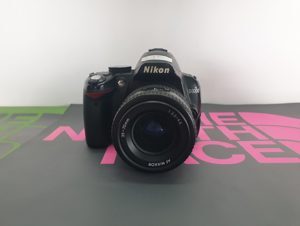 Máy ảnh Nikon D3000 kit