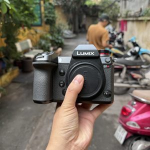 Máy ảnh Panasonic Lumix DC-S1R Body