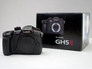 Máy ảnh Panasononic Lumix GH5 Body