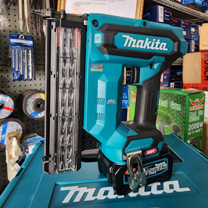 Máy bắn đinh dùng Pin Makita FN001GZ02