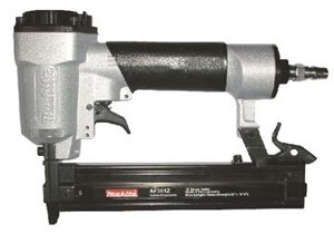 Máy bắn đinh Makita AF301Z