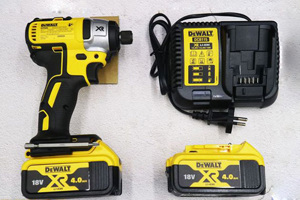Máy bắt vít không than Dewalt DCF886M2