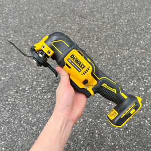 Máy cắt rung Dewalt DCS355