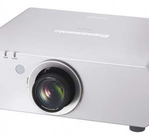 Máy chiếu Panasonic PT-DX820