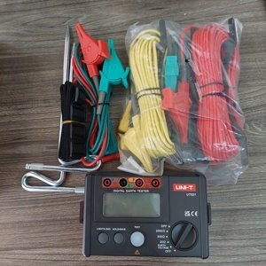 Máy đo điện trở đất UNI-T UT521 (2000Ω, 200V)