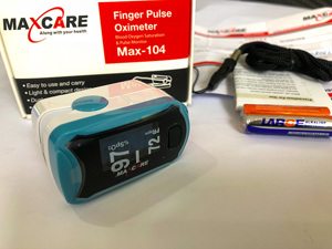 Máy đo nhịp tim và nồng độ oxy Maxcare Max104