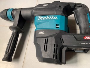 Máy đục bê tông dùng pin Makita HM001GM202