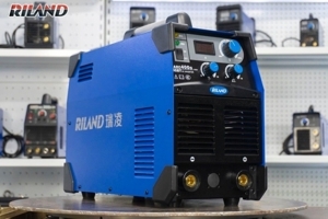 Máy hàn que RILAND DC INVERTER ARC 400G