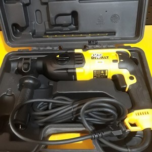 Máy khoan bê tông Dewalt D25143K