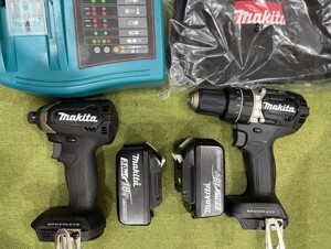 Máy khoan búa, vặn vít dùng pin Makita DHP484RTE