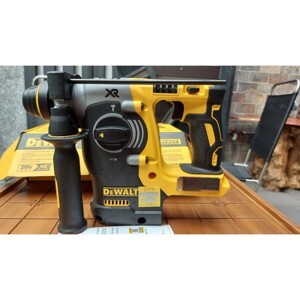 Máy khoan cầm tay 20V Dewalt DCH273B