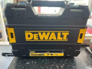 Máy khoan động lực pin DeWalt DCD796P1