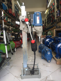 Máy khoan rút 1350W lõi bê tông DCA AZZ130