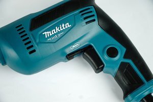 Máy khoan sắt Makita MT M6001B