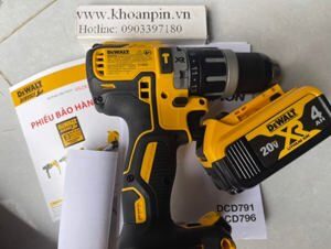 Máy khoan vặn vít động lực Dewalt DCD796M1