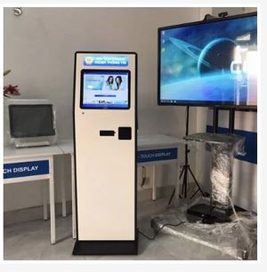 Máy Kiosk tra cứu thông tin ComQ Q-KIOSK 1737 CMT P80QR