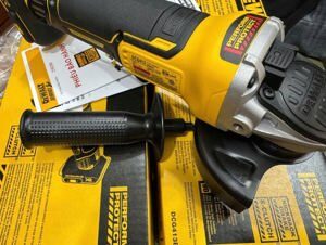 Máy mài Dewalt dcg413