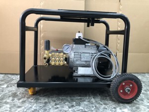 Máy phun xịt rửa xe áp lực cao Urali AR U30-1410