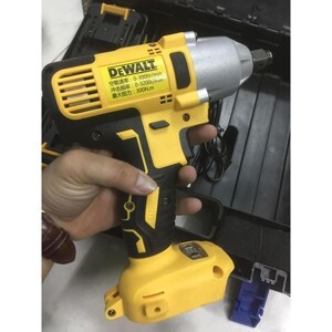 Máy siết bu lông dùng pin DeWalt BTW-68SS