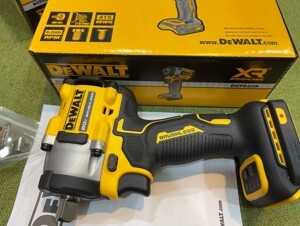 Máy siết bulon dùng pin 20V Dewalt DCF922N