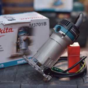 Máy soi Makita M3701B