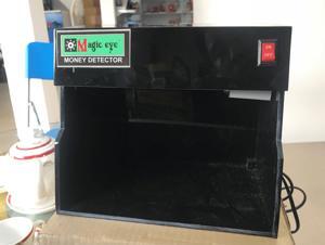 Máy soi tiền giả Magic UV-402 (eye 01)