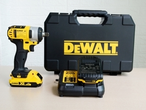 Máy vặn bu lông động lực pin 18V Dewalt DCF880D2