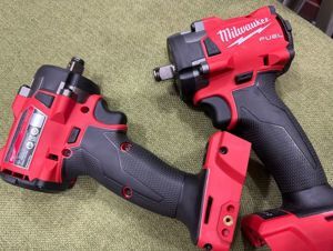 Máy vặn bu lông Milwaukee M18 FIW212