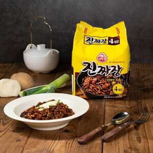 Mì xốt tương đen Jin Jjajang Ramen Ottogi gói 135g