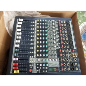 Mixer Soundcraft MFX 8/2