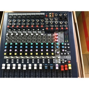 Mixer Soundcraft MFX 8/2