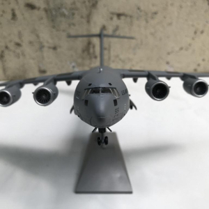 Mô hình máy bay chiến đấu C-17 Globemaster III 1:200