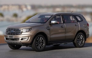 Mô hình xe Ford Everest Titanium 1:18