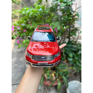 Mô hình xe Ford Everest Titanium 1:18