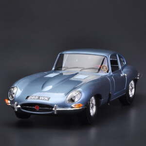 Mô hình xe Jaguar E-Type Coupe 1:18 Bburago Silver/Blue - MH-18-12044