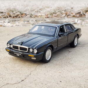 Mô hình xe Jaguar XJ6 1995 1:32