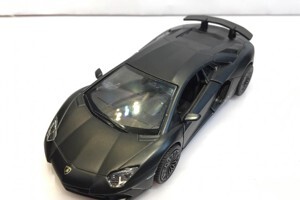 Mô hình xe Lamborghini Aventador LP750-4 SV 1:36 UNI