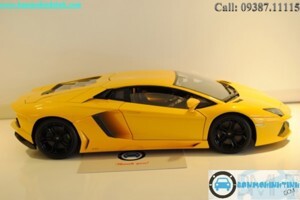 Mô hình xe Lamborghini Aventador LP700-4 1:18 Welly-FX