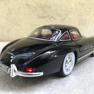 Mô hình xe Mercedes Benz 300SL 1:24 Welly