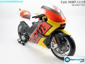 Mô hình xe mô tô Ducati Desmosedici Germany 1:6 Maisto